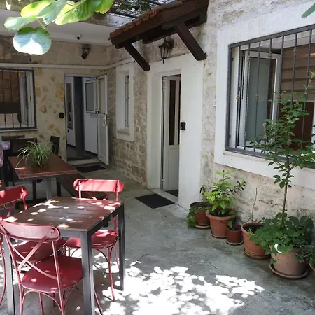 Nikolla Apartamento *