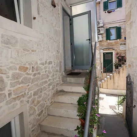 Nikolla Διαμέρισμα Σπλιτ