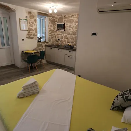 Nikolla Apartament Split