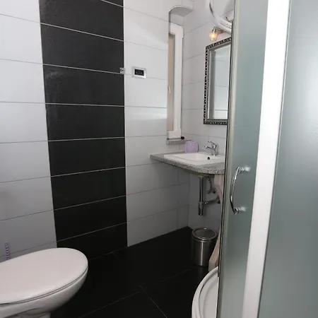 Nikolla Apartament *