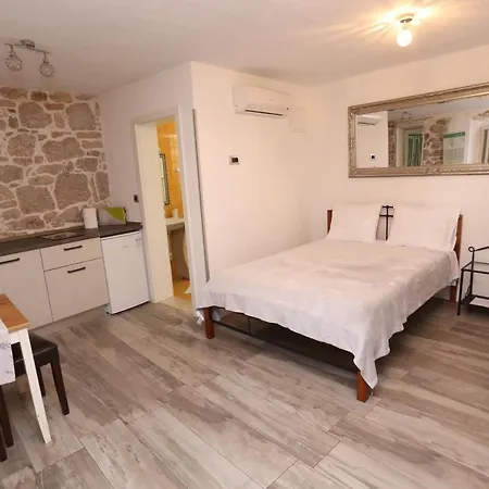 Apartment Nikolla *