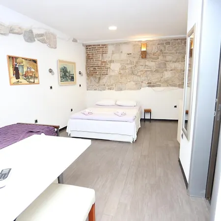 Apartment Nikolla *