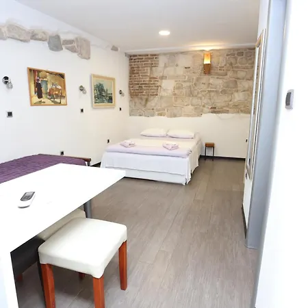Nikolla Apartment