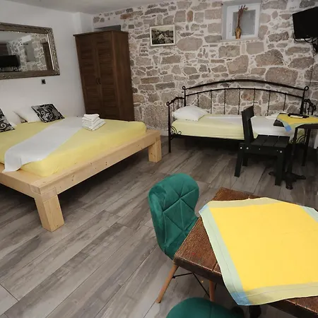 Nikolla * Σπλιτ