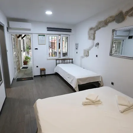 Nikolla * Σπλιτ