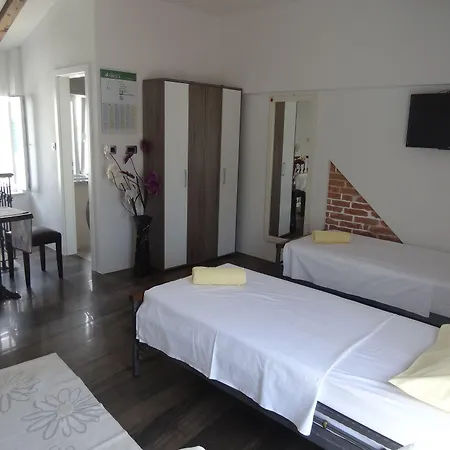 Nikolla * Σπλιτ