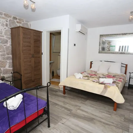 Nikolla * Σπλιτ