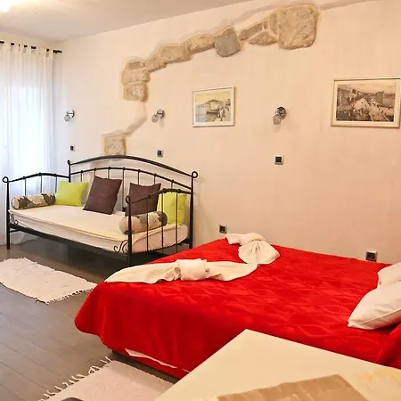 Apartment Nikolla *