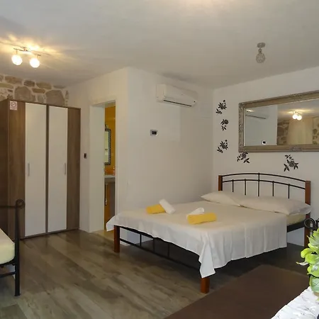 Apartment Nikolla *