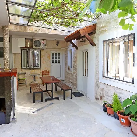 Nikolla Apartment