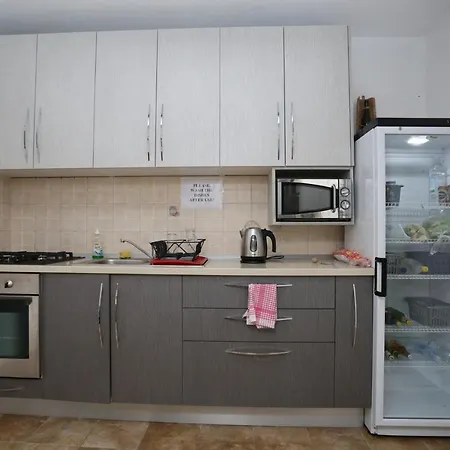 Nikolla Apartment *
